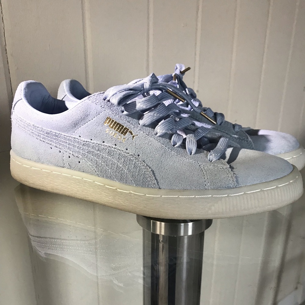 Puma size 9 light blue with pink